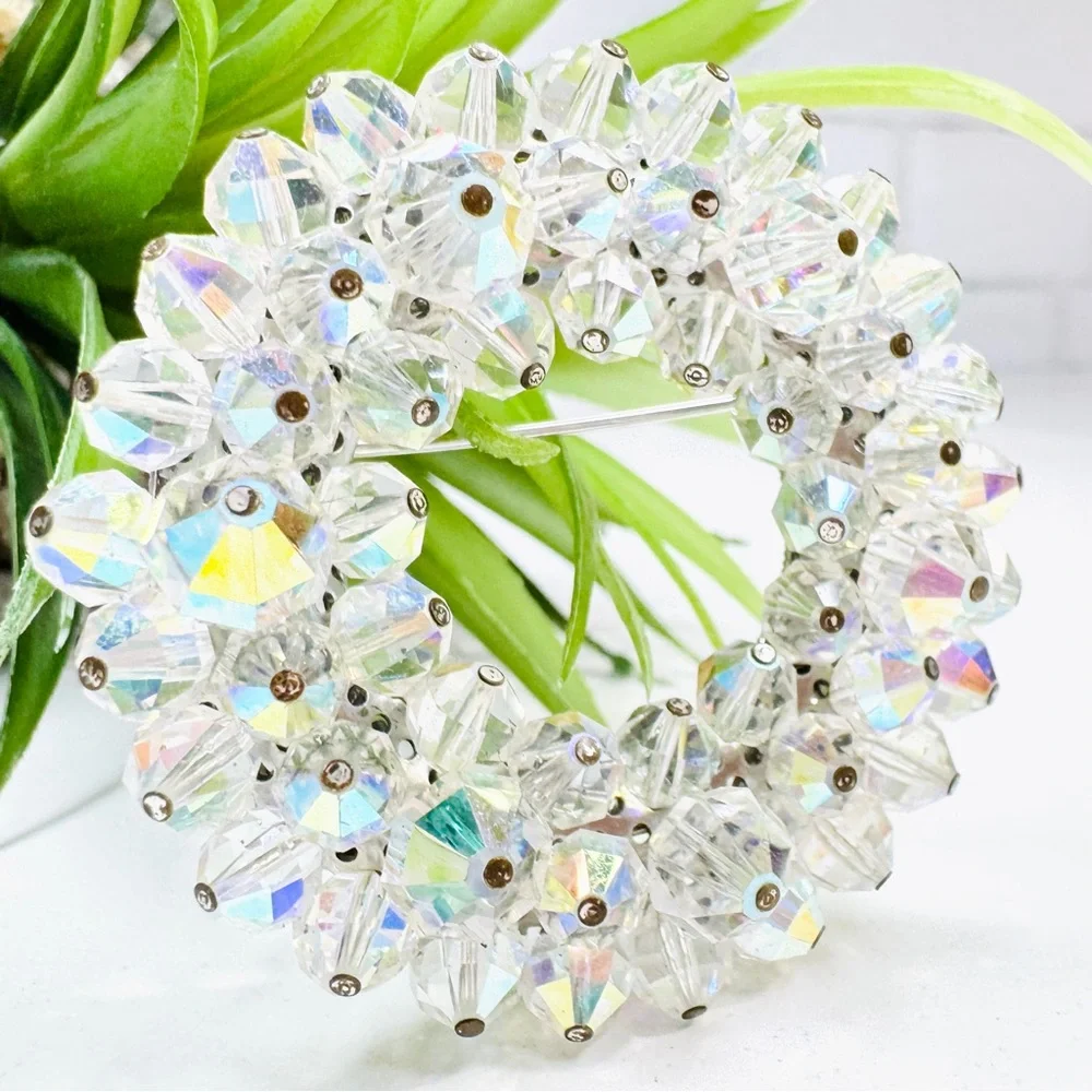 Vintage 50s Retro Aurora Borealis Faceted Crystal Bead Wreath Circle Brooch Pin